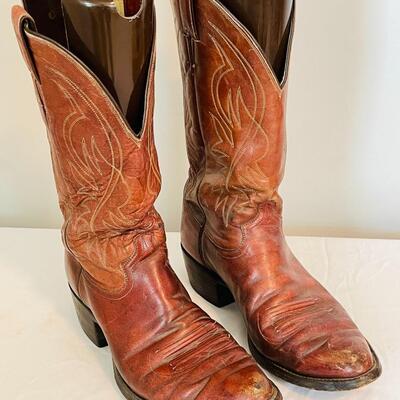 Lot 98  Justin Cowboy Boots Mens Size 11D #19078 Boot Trees & Boot Jack