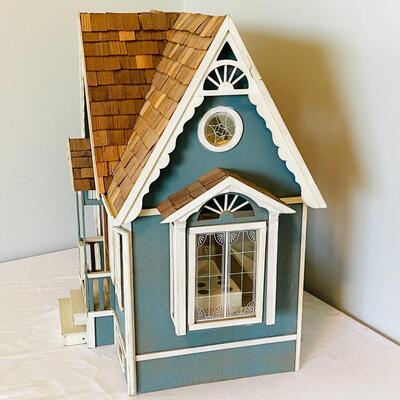 Lot 116  Victorian Style Doll House 2/Furniture