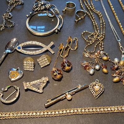 Lot J15: Large lot of Costume Jewelry Vintage and Modern 