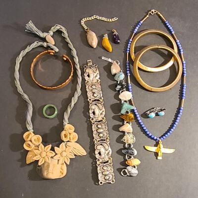 Lot J8: Vintage and Modern New Age Jewelry 