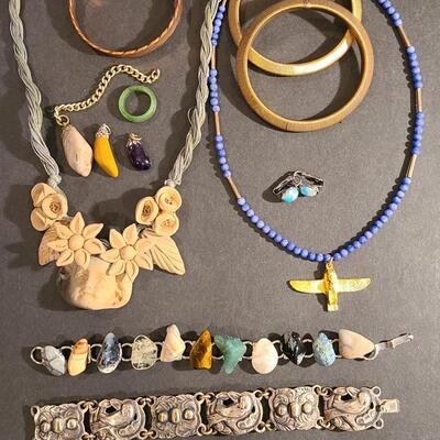 Lot J8: Vintage and Modern New Age Jewelry 