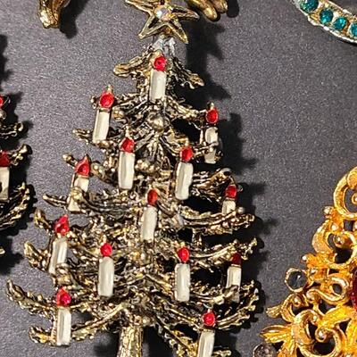 Lot J5: Vintage Lot of Holiday Fashion Jewelry 