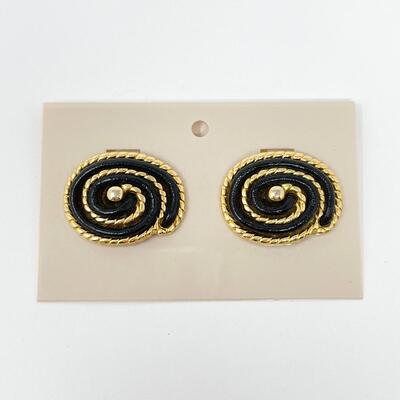 GOLD TONED AND BLACK SWIRL SHOE CLIPS