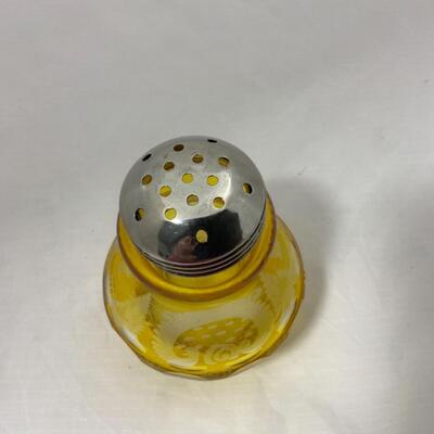 -111- VINTAGE | Yellow Cut-to-Clear | Sugar Shaker