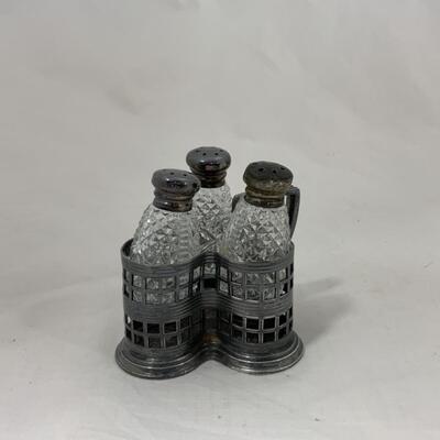 -120- VINTAGE | Married Shaker Set 