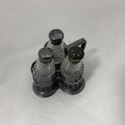 -120- VINTAGE | Married Shaker Set 