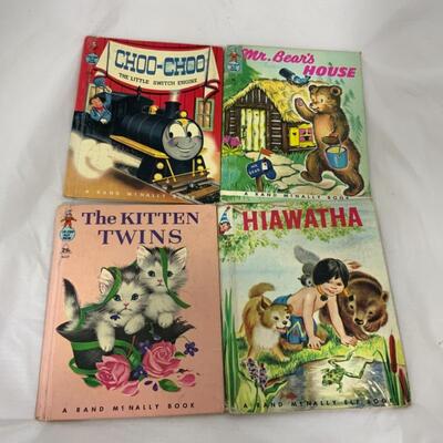 -135- VINTAGE | 23 Childrenâ€™s Books | Little Golden | Snoopy