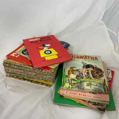 -135- VINTAGE | 23 Childrenâ€™s Books | Little Golden | Snoopy