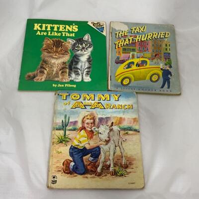 -135- VINTAGE | 23 Childrenâ€™s Books | Little Golden | Snoopy