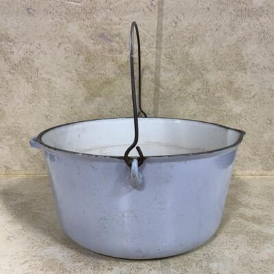 -136- Cast Iron | Porcelain | Long Handled Pot