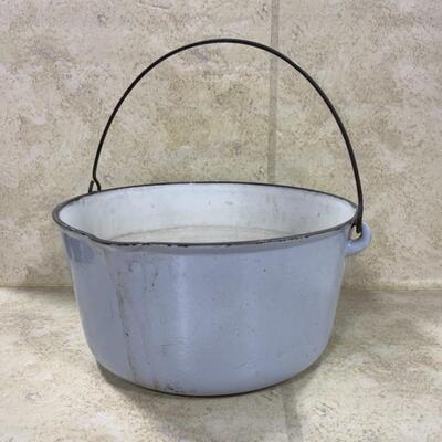 -136- Cast Iron | Porcelain | Long Handled Pot