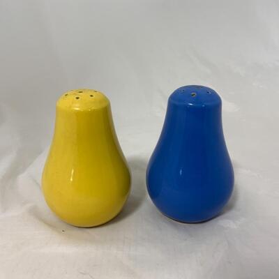-145- VINTAGE | Unmarked Hall | Salt and Pepper Set