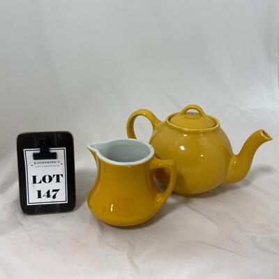 -147- VINTAGE | Hall Creamer | Lipton Tea Pot