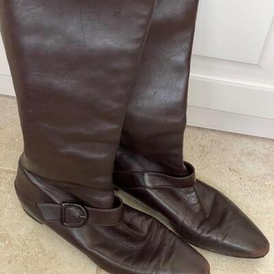 **Manolo Blahnik Knee High Flat Boots (Size 37 1/2 EU)