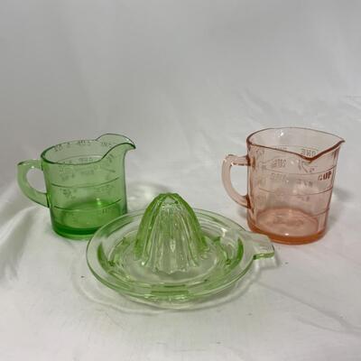 -151- VINTAGE | Pink Kelloggâ€™s Measuring Cup | Green Depression | Reamer