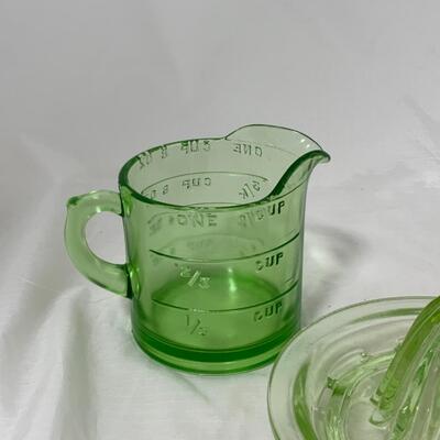 -151- VINTAGE | Pink Kelloggâ€™s Measuring Cup | Green Depression | Reamer