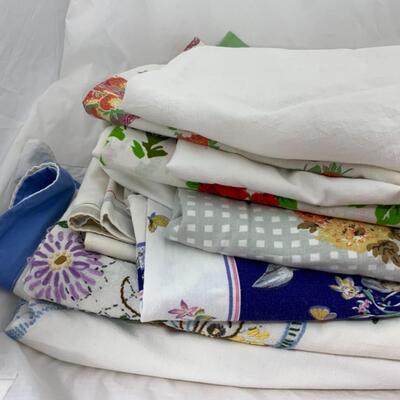 -160- VINTAGE | 10 Table Cloths | Printed | Embroidered | Linens