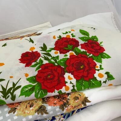 -160- VINTAGE | 10 Table Cloths | Printed | Embroidered | Linens