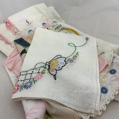 -161- VINTAGE | Linens | Runners | Dresser Scarves | Tea Towels