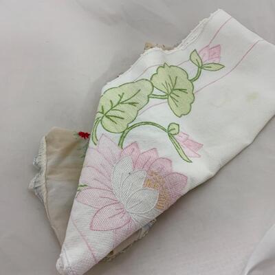 -161- VINTAGE | Linens | Runners | Dresser Scarves | Tea Towels