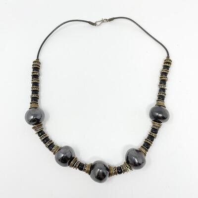 BLACK & GOLD BEADED NECKLACE