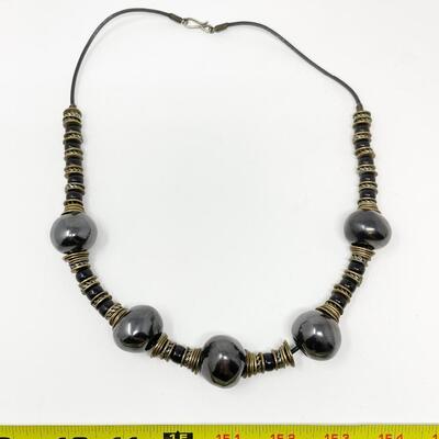 BLACK & GOLD BEADED NECKLACE