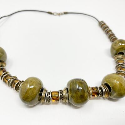 PALE GREEN & GOLD BEADED NECKLACE