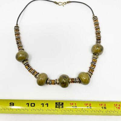 PALE GREEN & GOLD BEADED NECKLACE