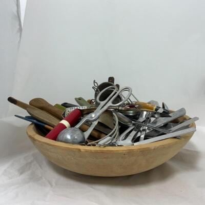 -182- VINTAGE | Wood Bowl | Kitchen Utensils | Surprise Lot!