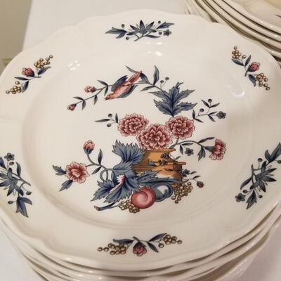 Lot #45  LARGE set of WEDGWOOD China in the "Potpourri" pattern
