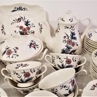 Lot #45  LARGE set of WEDGWOOD China in the "Potpourri" pattern