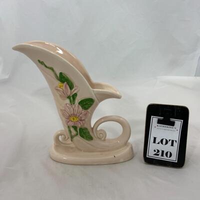 -210- VINTAGE | 1940s | HULL | Magnolia Cornucopia Vase