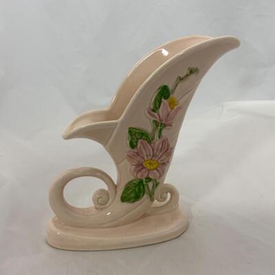 -210- VINTAGE | 1940s | HULL | Magnolia Cornucopia Vase