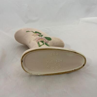 -210- VINTAGE | 1940s | HULL | Magnolia Cornucopia Vase