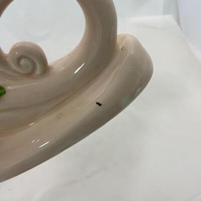 -210- VINTAGE | 1940s | HULL | Magnolia Cornucopia Vase