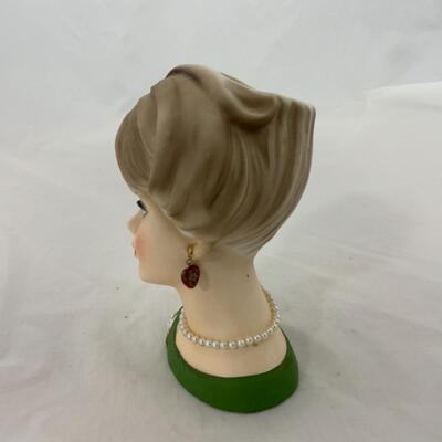 -217- VINTAGE | Head Vase | Napco | Pearls | Earrings
