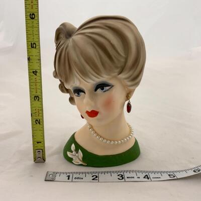 -217- VINTAGE | Head Vase | Napco | Pearls | Earrings