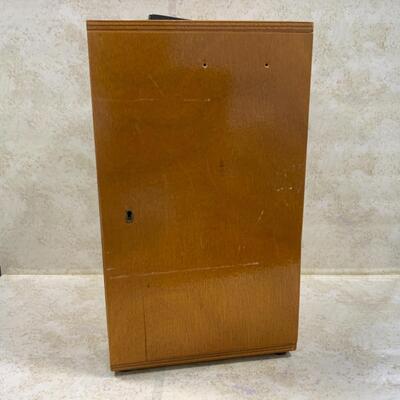 -219- VINTAGE | Professional Guides Manual | Wood Box