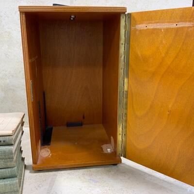 -219- VINTAGE | Professional Guides Manual | Wood Box