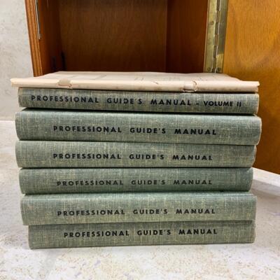 -219- VINTAGE | Professional Guides Manual | Wood Box