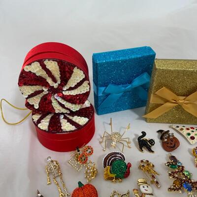 -230- ESTATE JEWELRY | Holiday Brooches | Halloween | Christmas 