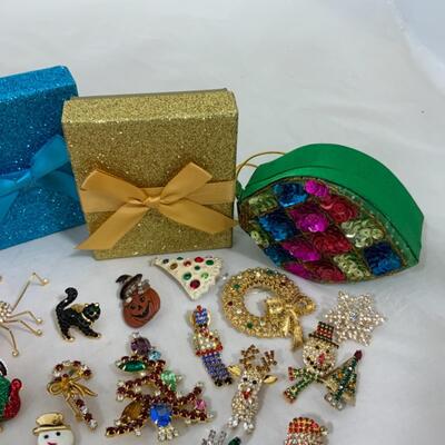 -230- ESTATE JEWELRY | Holiday Brooches | Halloween | Christmas 