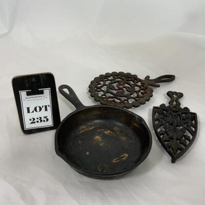 -235- VINTAGE | Cast Iron Trivets | No. 3 Skillet