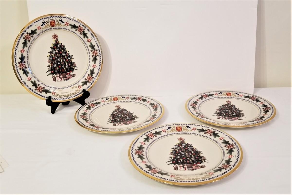Lot 50 Set of Four LENOX Christmas Plates