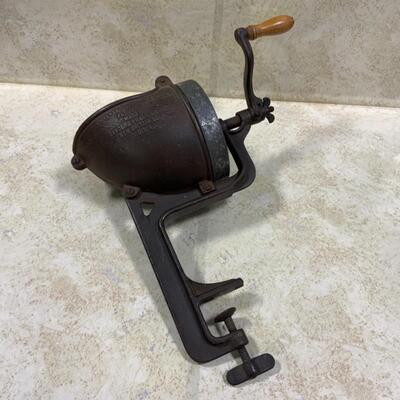 -250- VINTAGE | Cast Iron Vegetable Slicer