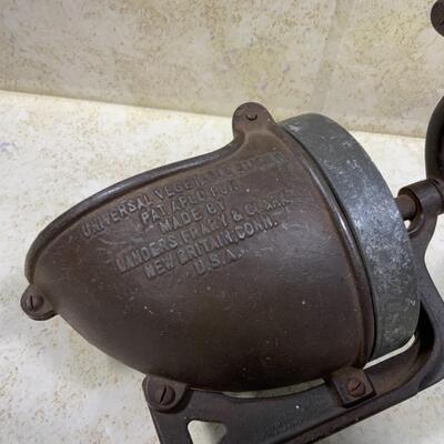 -250- VINTAGE | Cast Iron Vegetable Slicer