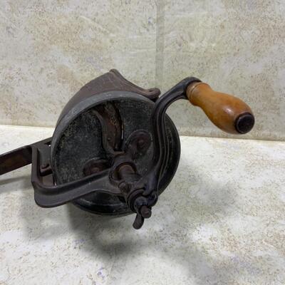 -250- VINTAGE | Cast Iron Vegetable Slicer