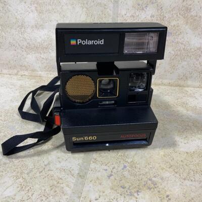 -258- VINTAGE | Polaroid Camera | Sun 660