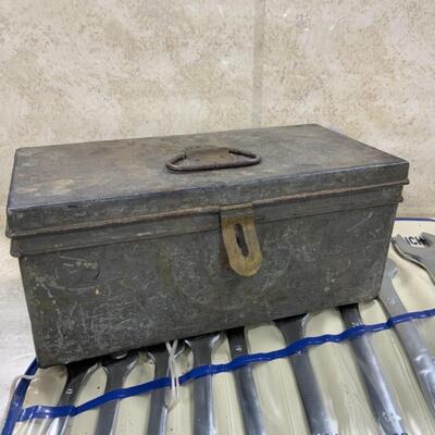 -267- VINTAGE | Cummings Wrench Set | Divided Metal Box