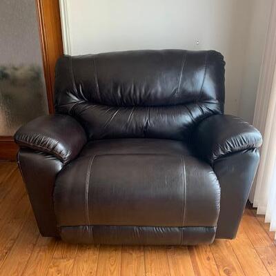 La-Z-Time Extra Wide Leather Recliner